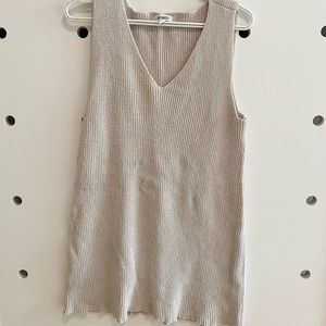 BB Dakota sweater vest